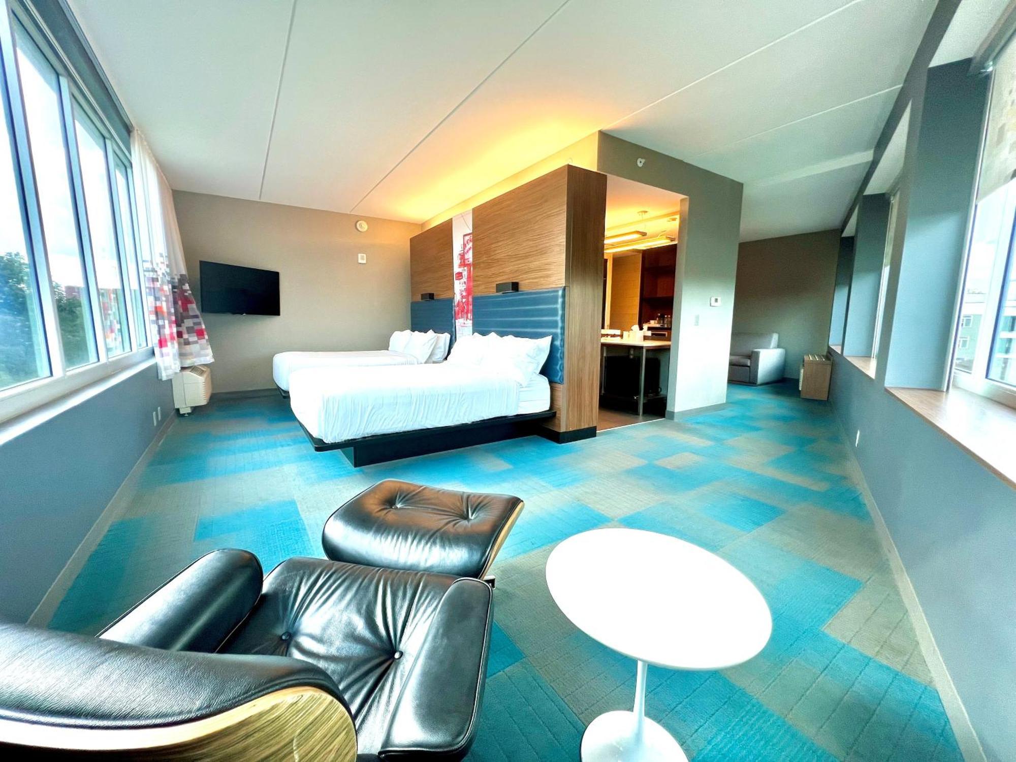 Отель Aloft Роли Экстерьер фото