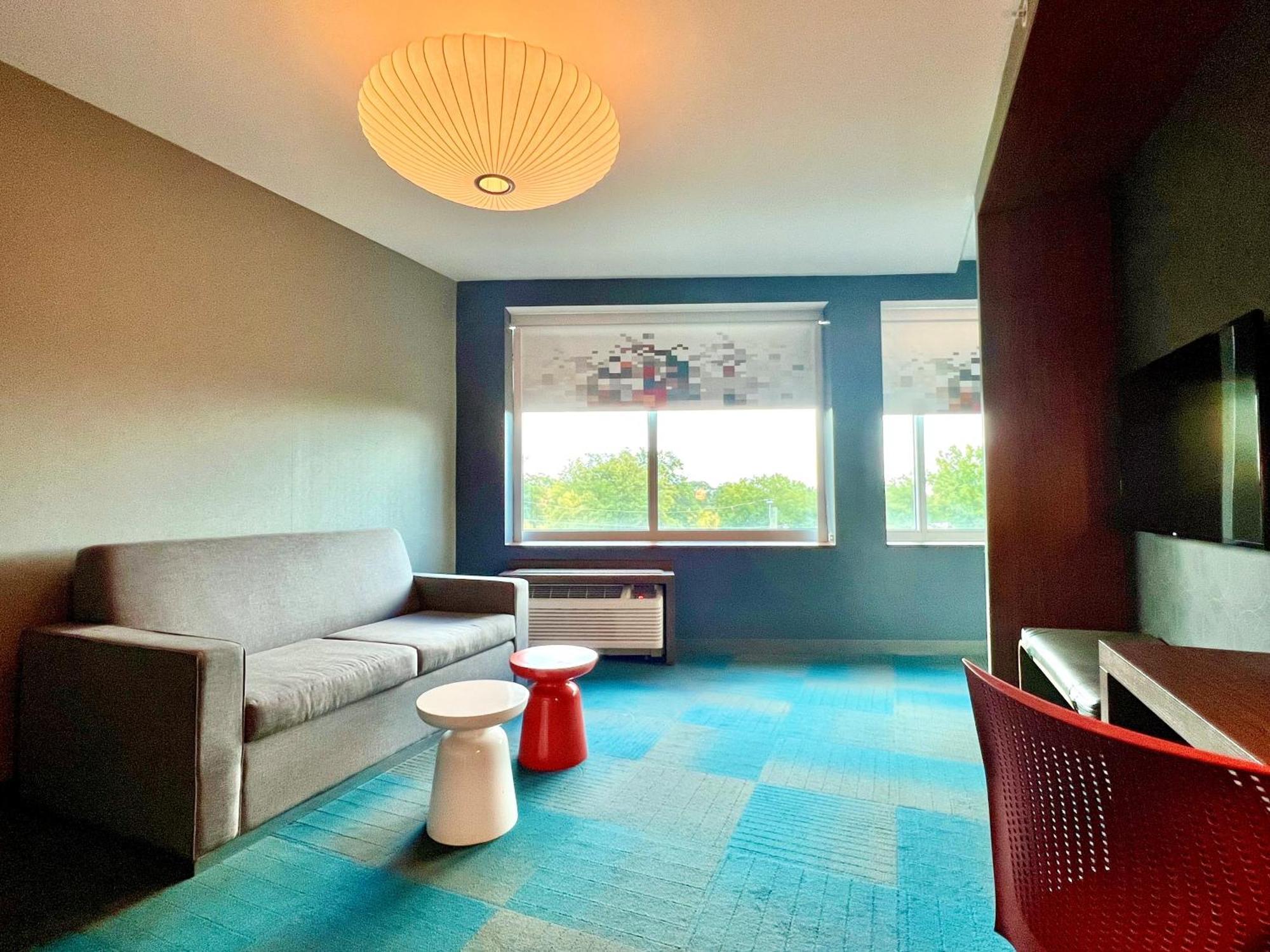 Отель Aloft Роли Экстерьер фото