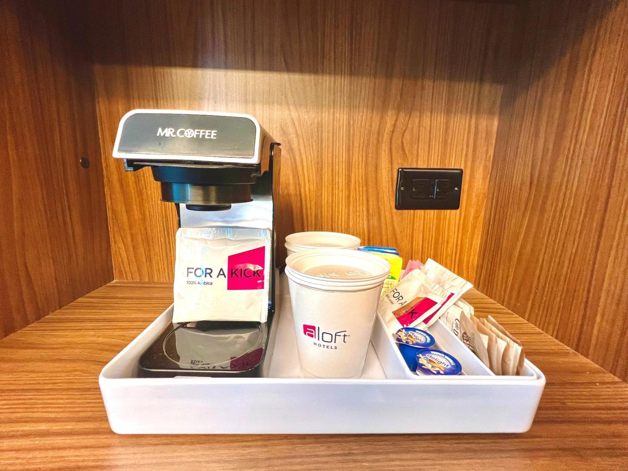 Отель Aloft Роли Экстерьер фото