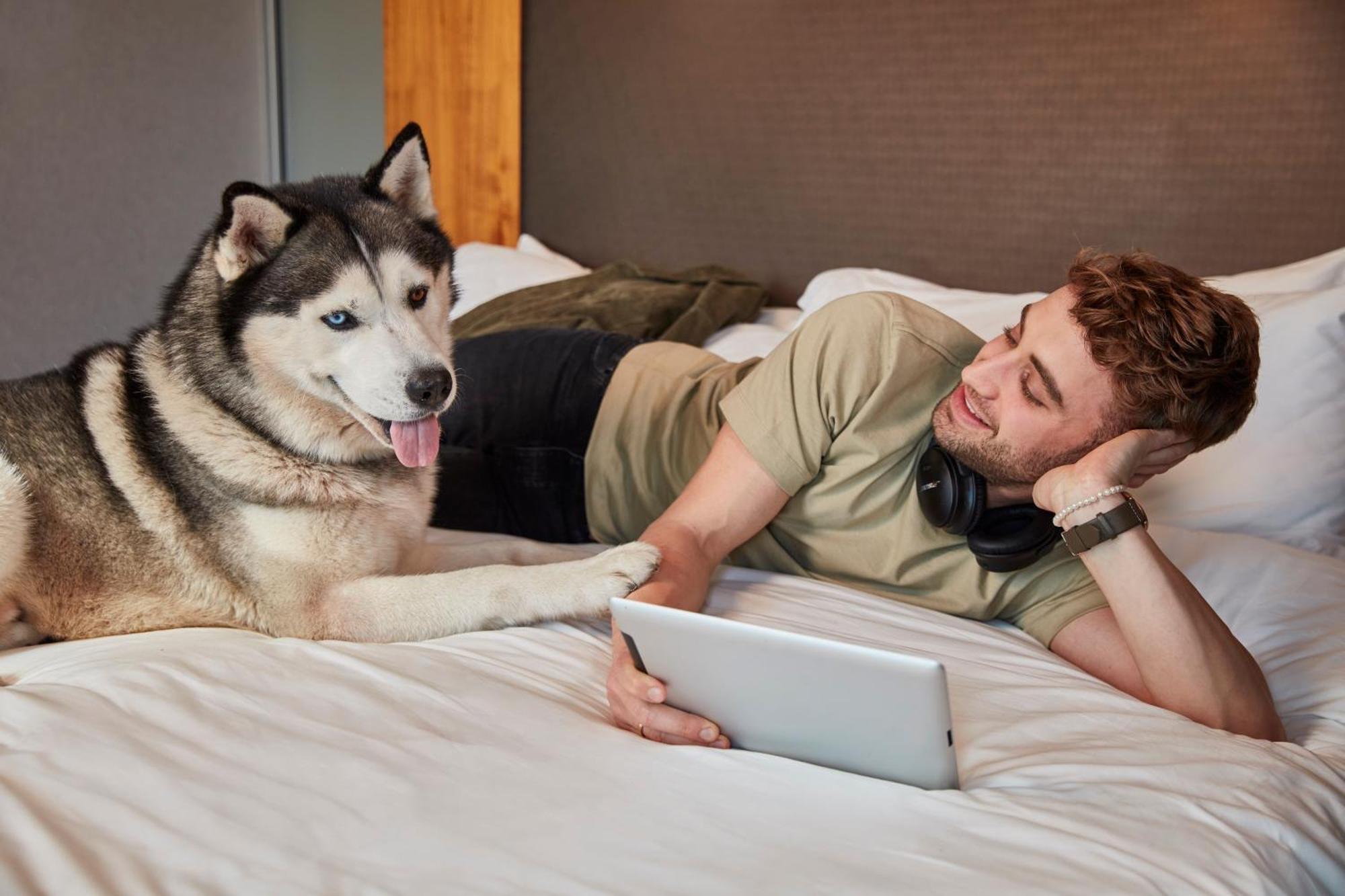 Отель Aloft Роли Экстерьер фото