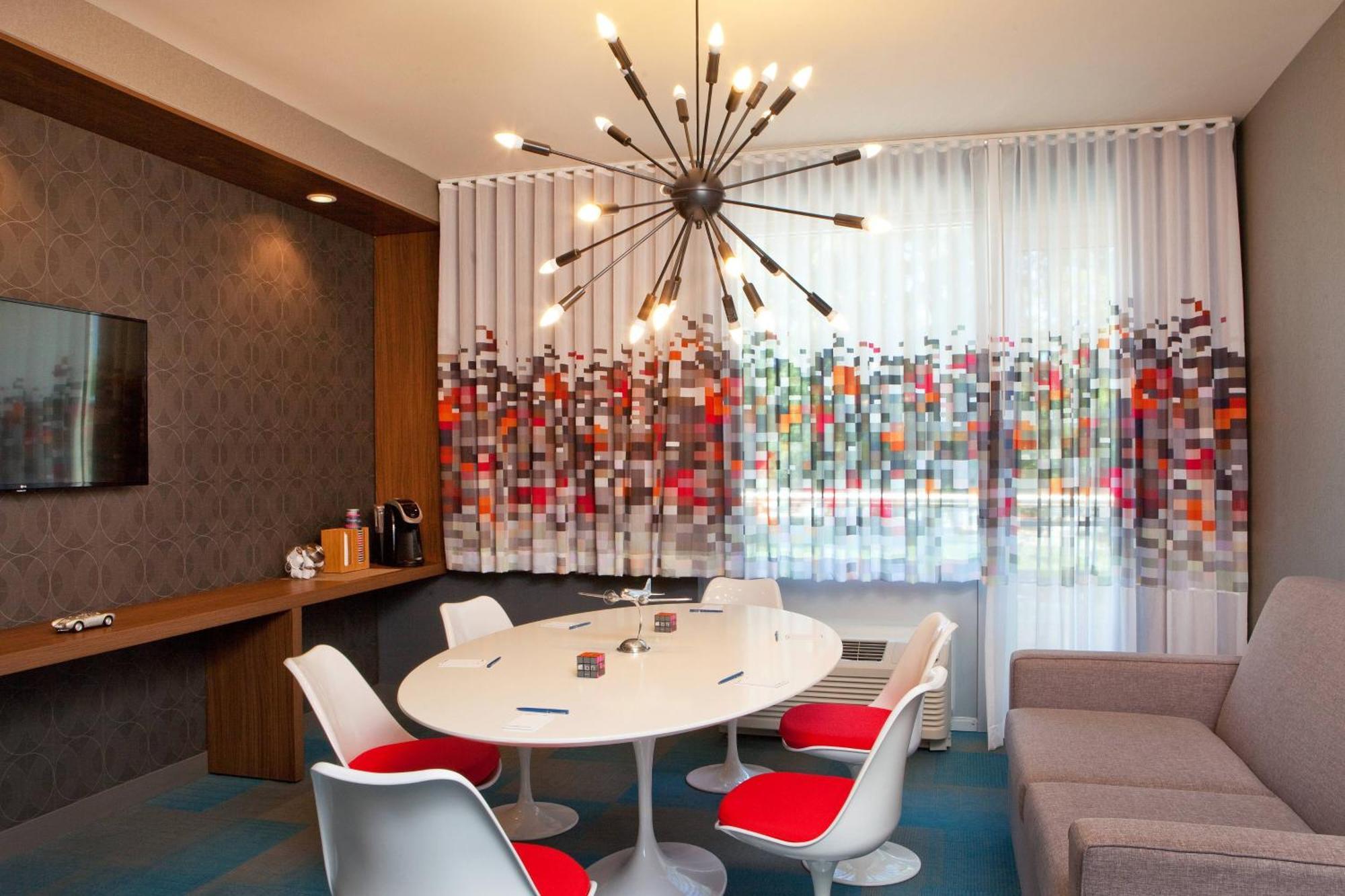 Отель Aloft Роли Экстерьер фото