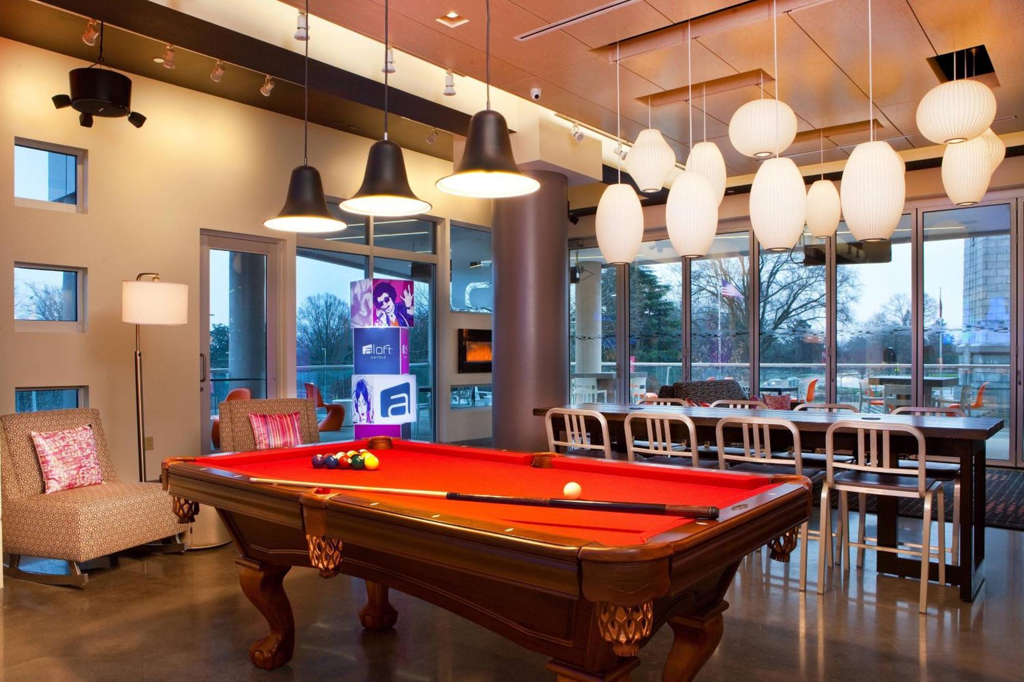 Отель Aloft Роли Экстерьер фото