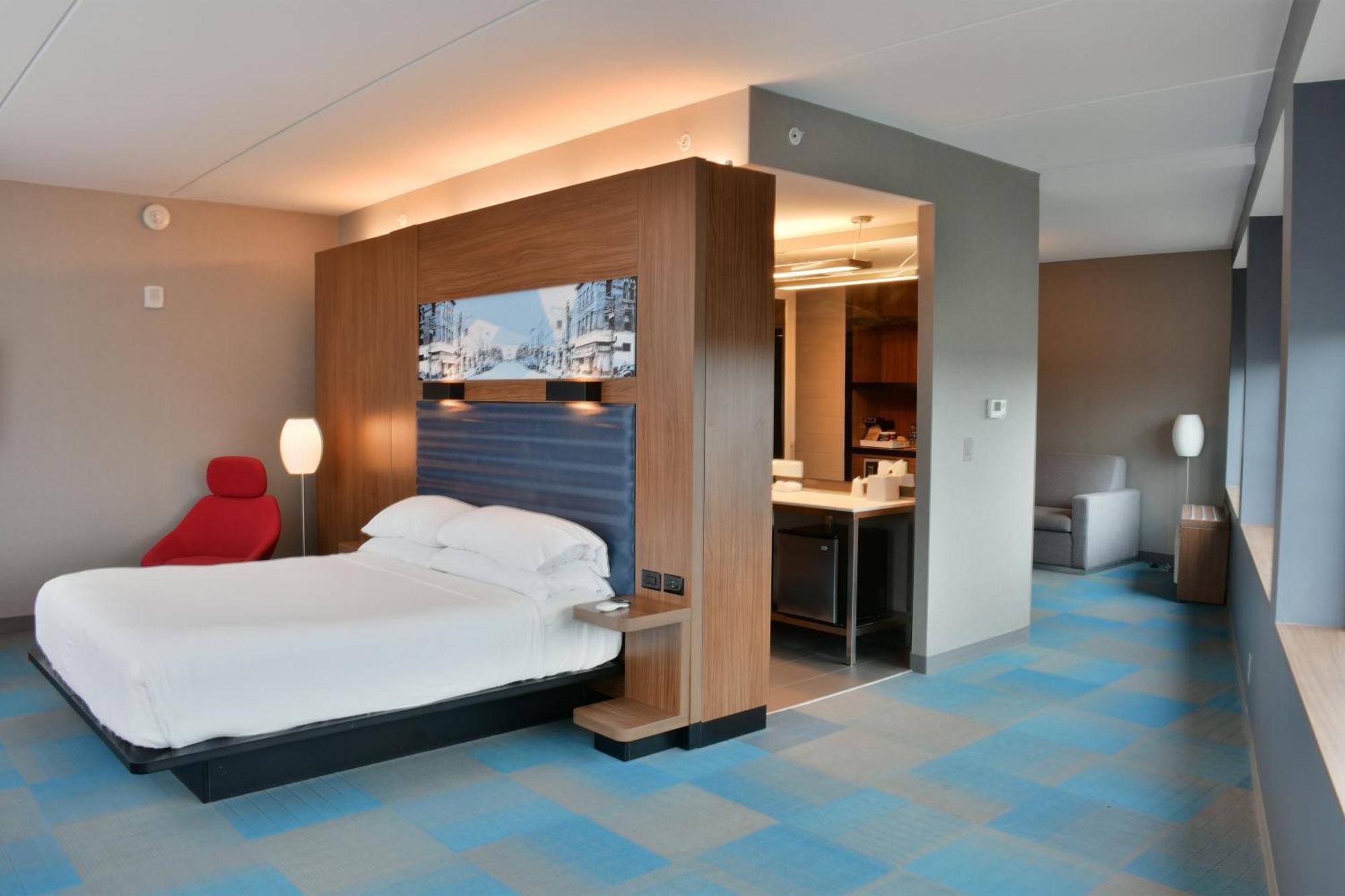 Отель Aloft Роли Экстерьер фото