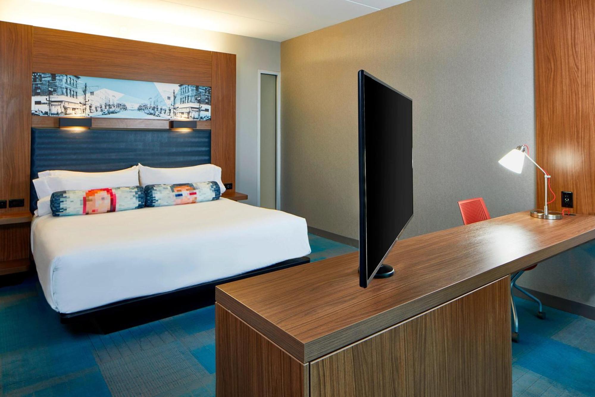 Отель Aloft Роли Экстерьер фото