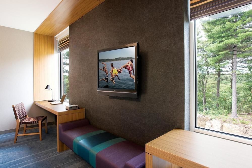 Отель Aloft Роли Экстерьер фото