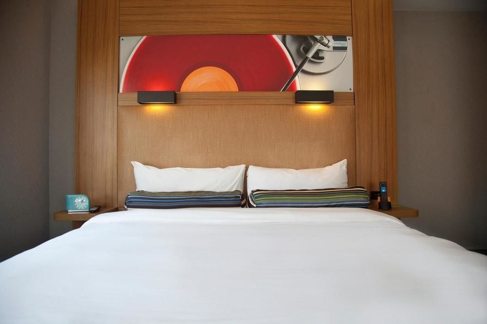 Отель Aloft Роли Экстерьер фото
