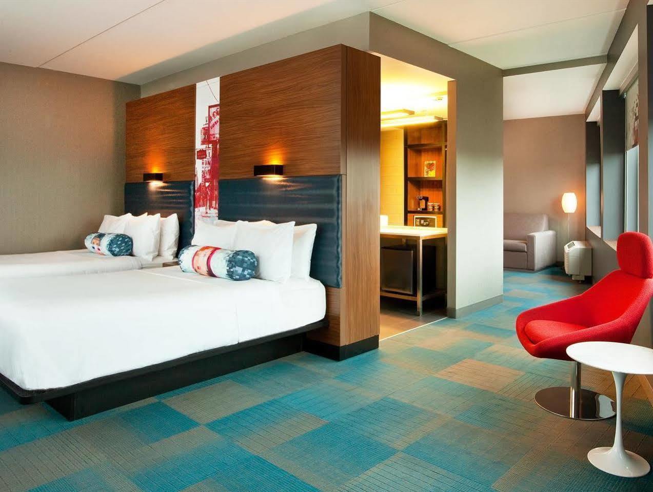 Отель Aloft Роли Экстерьер фото